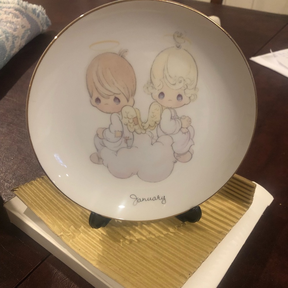 1983 precious moments brand new in box with easel